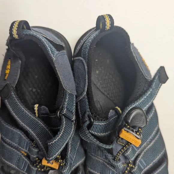 Keen Sandals Youth Size 4 - Picture 7 of 8